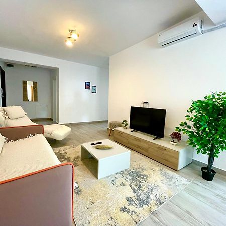 Soho Apartment - City View With Rooftop Garden Bucarest Esterno foto