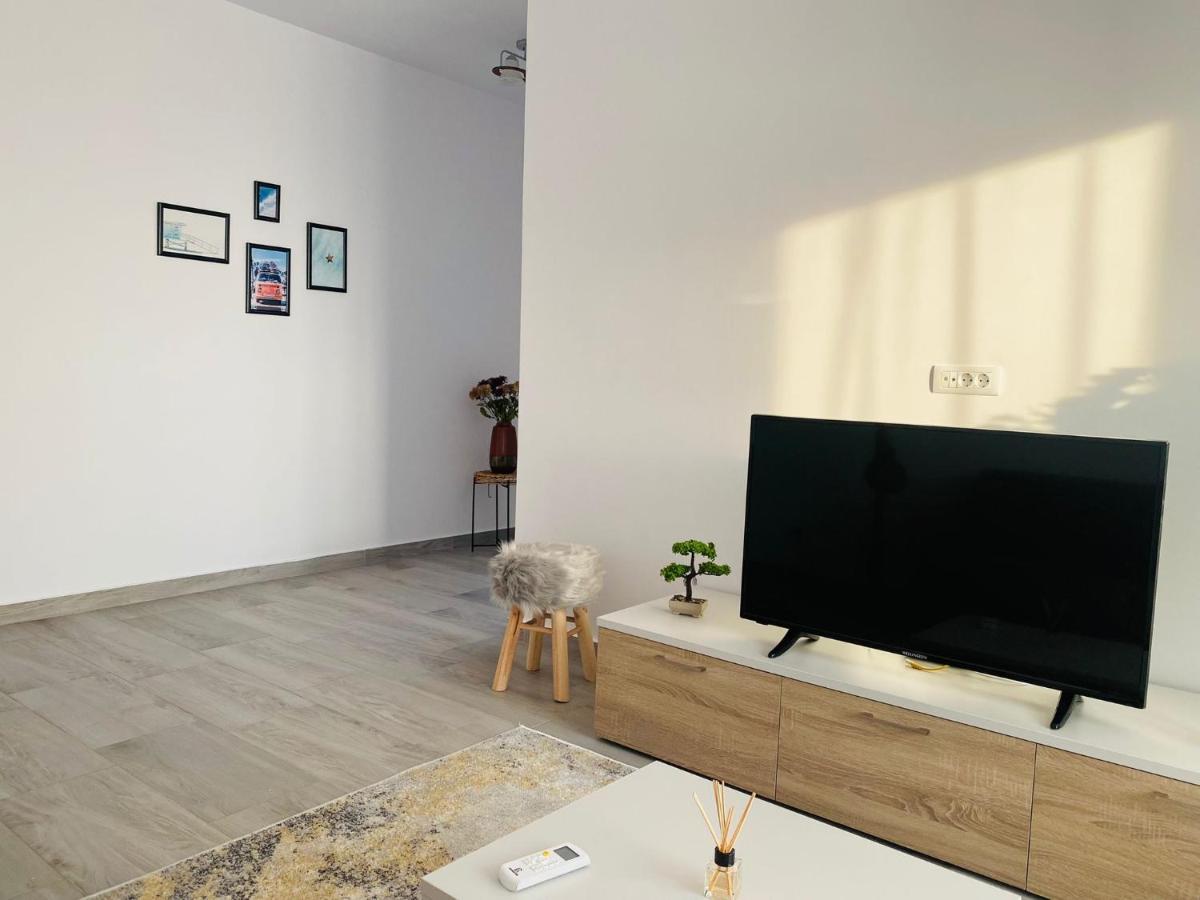 Soho Apartment - City View With Rooftop Garden Bucarest Esterno foto