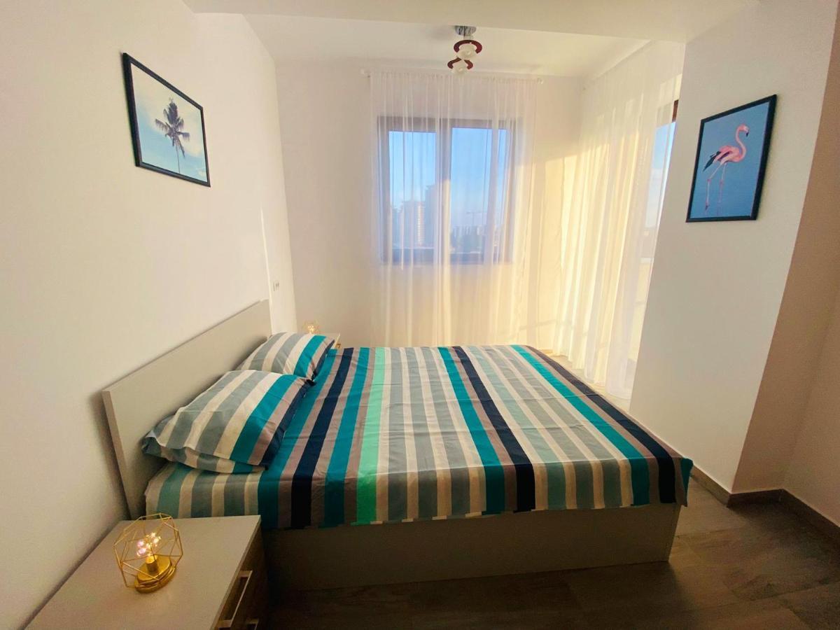Soho Apartment - City View With Rooftop Garden Bucarest Esterno foto