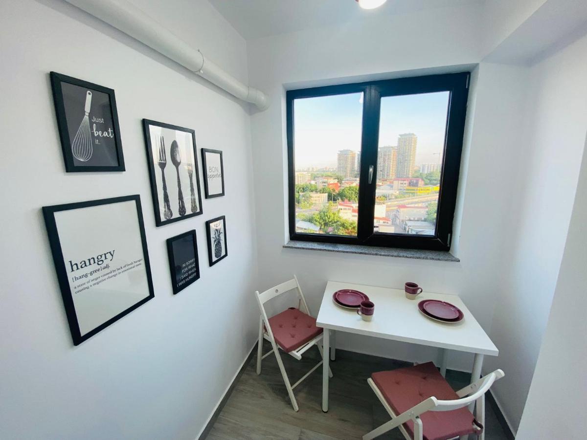 Soho Apartment - City View With Rooftop Garden Bucarest Esterno foto