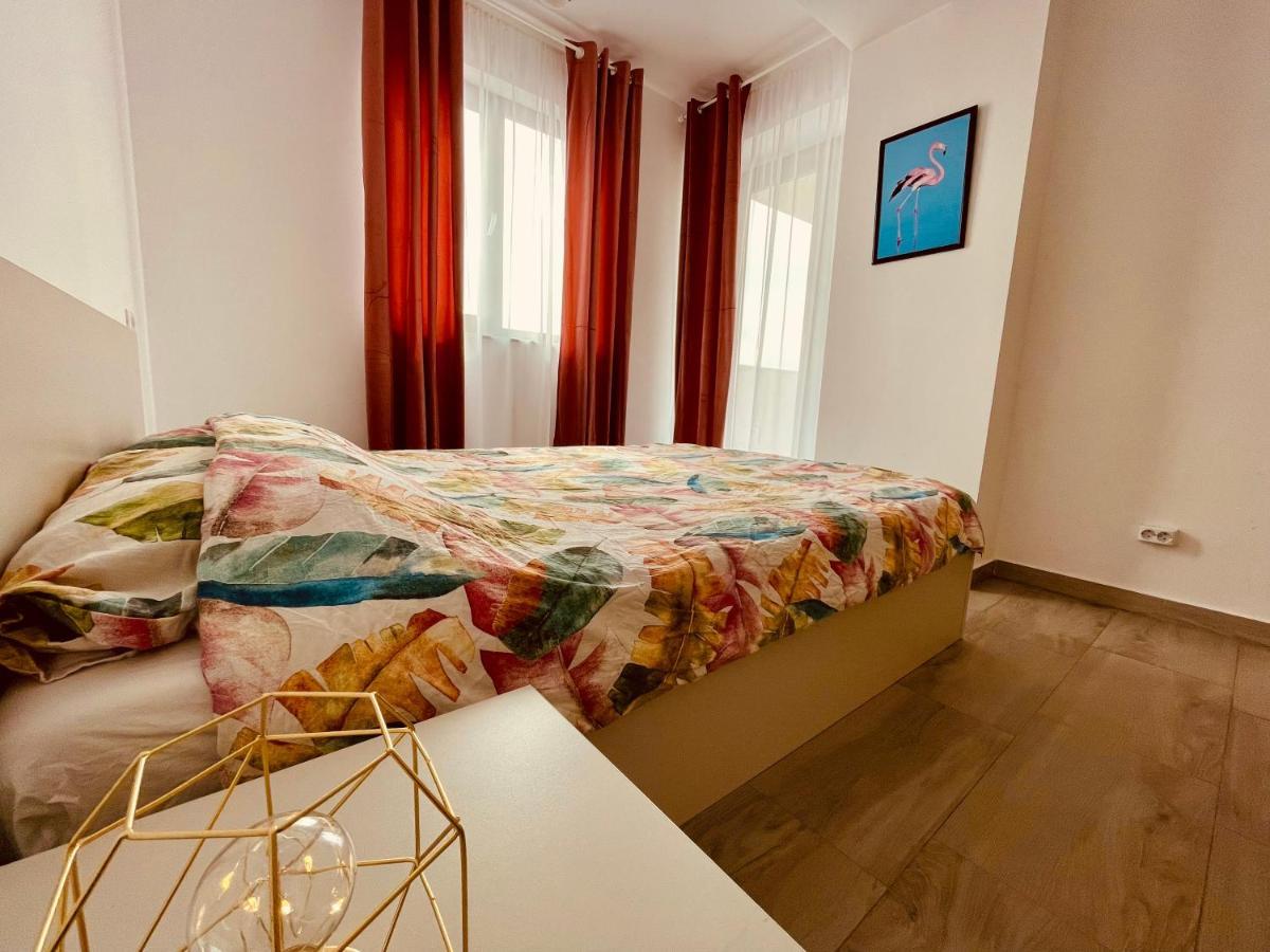 Soho Apartment - City View With Rooftop Garden Bucarest Esterno foto