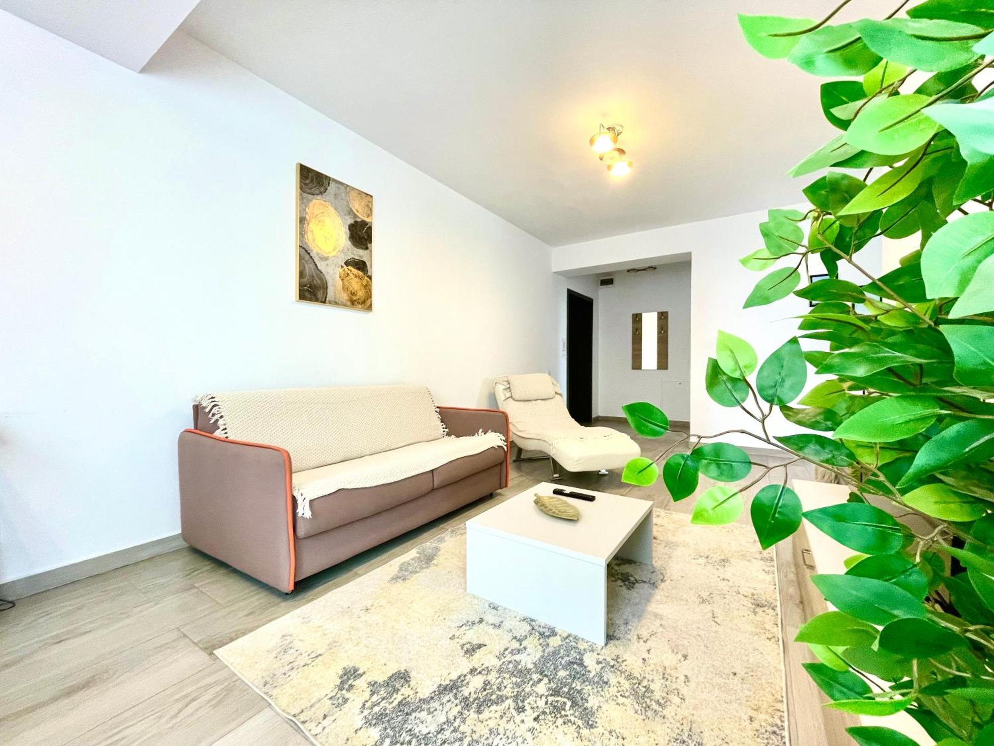 Soho Apartment - City View With Rooftop Garden Bucarest Esterno foto