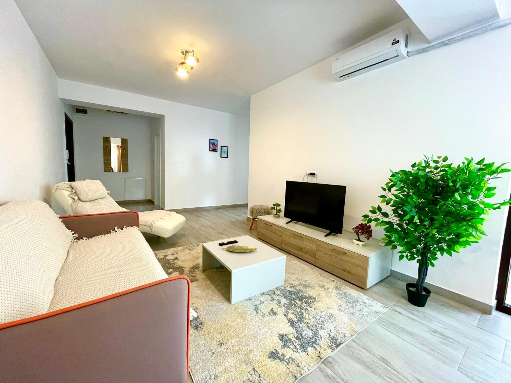 Soho Apartment - City View With Rooftop Garden Bucarest Esterno foto